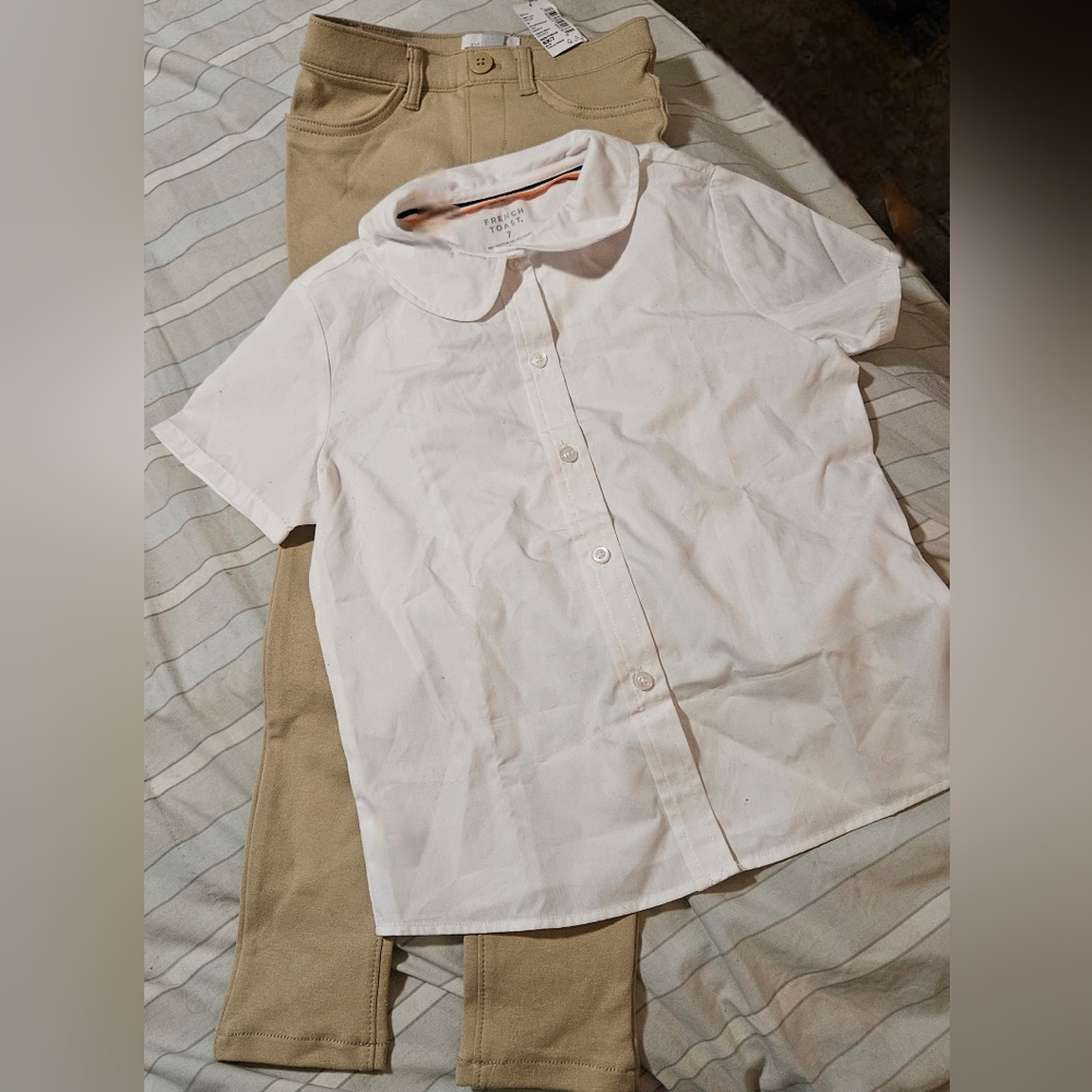 Girls Khaki Skinny Pants And White Button Up Blouse Size 6/7